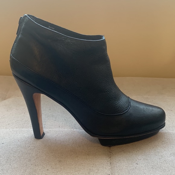 BCBG MAXAZRIA Women's Black Platform Booties Zip Back Size 10 - Picture 10 of 16
